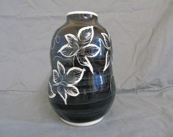 studio pottery vase (no makers mark)