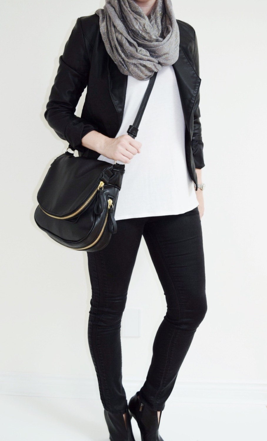 Black Leather Purse with Zippered Flap & Base Gold Zipper