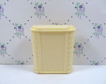 Vintage Renwal Clothes Hamper, Dollhouse Clothes Hamper, Dollhouse Bathroom , Ideal Marx Bathroom, Miniature Bathroom Furniture 1:16 4