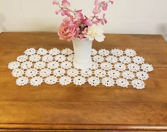 Vintage lace crocheted tatting table runner white cream 29×11 inches handmade