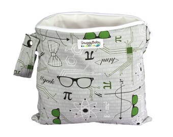 Small Wet Bag for Cloth Diapers, Wet Swimsuits, Mama Cloth And More - #Geek - FAST SHIPPING