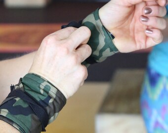 Camo Wrist Wraps,camouflage,weightlifting wraps,birthday gift,Crossfit wraps,yoga wraps,fabric wrist wraps,Green wrist wraps