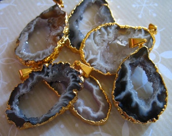Agate Slice Druzy Drusy Pendant, 25-35 x 18-25 mm, Silver or Gold Electroplated Druzzy, ap31.1 wf