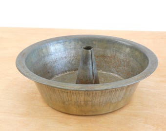 Vintage Bundt Pan • Simple Utilitarian • Sponge Cake Pan