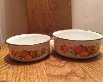 CUTE SET of Pans with enlivening Flowery motive, brighten any kitchen, useful sizes for nibbles, soup bowls Fun