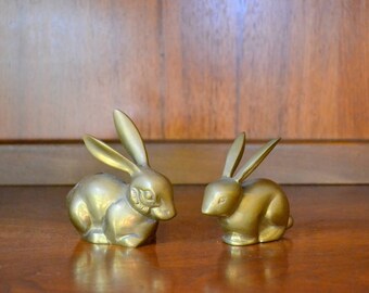 vintage brass bunny rabbit figurines / brass animal / easter bunny home decor