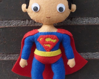 PDF pattern to make a felt Superman.