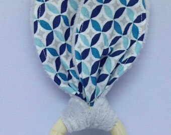 Rattle "Bunny" to ease the pain with sweetness!