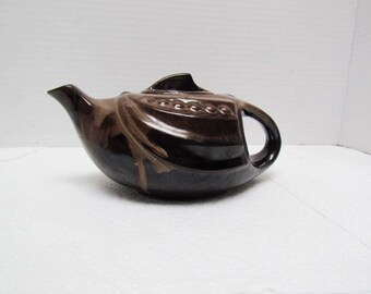 1950's Pottery Teapot,Aladdin Style presented by Amazing Treasures Shop