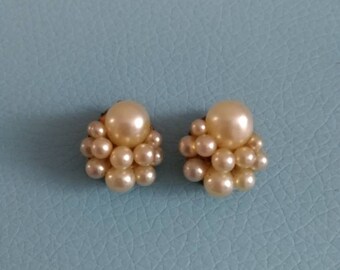 Vintage pretty pearl cluster clip on earrings