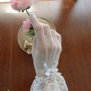 Gloves, White Gloves, Wedding Gloves, Bridal gloves, stretch gloves, Audrey Hepburn gloves, Victorian Gloves