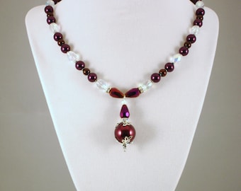 Pearls and crystals necklace with pendant