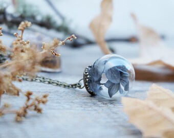 real flowers necklace, terrarium necklace, glass orb necklace, vial, glass vial, botanical jewelry,necklace with dried flowers,black flowers