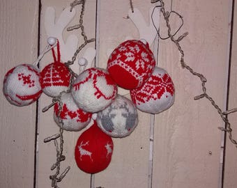 Scandinavian Christmas balls to knit