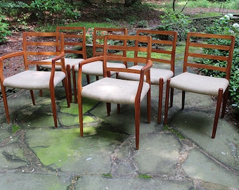Set of 6 Mid Century Modern Danish Moller #85 and #68 (arm) Teak Chairs in Excellent Condition