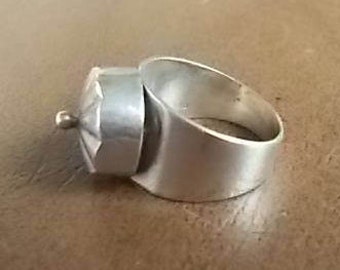 UNUSUAL~Vintage Sterling Silver~Poison Ring~Pill Box~Locket~Snuff~Ring~Secret Compartment~size 6 Hippie~Harley Rider~925~Fine~Jewelry