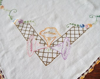 Embroidered Luncheon Cloth Tablecloth Petunias Art Deco 34 x 36
