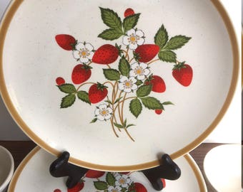 Sheffield Strawberries n Cream (4) Luncheon Plates, 2 Ramekins