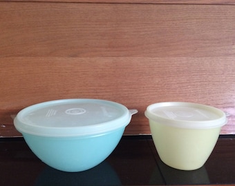 2 Pastel Tupperware Wonderlier Bowls