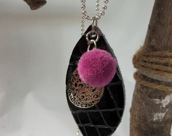 Leather pendant two sided to wear