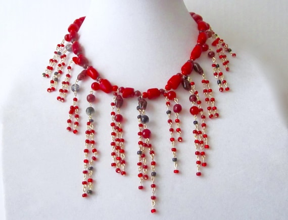 Red Necklace // Red Coral Glass and Ceramic Bead Necklace // Valentine Fashion Inspo // Date Nite Jewelry // Modern Glam Style