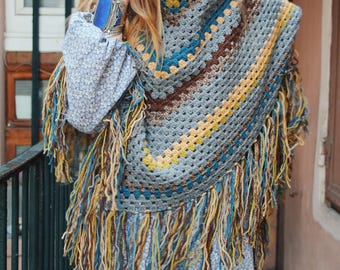 Maxi granny crochet shawl
