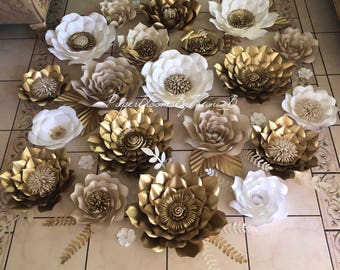 Set 0f 25 Paper flowers