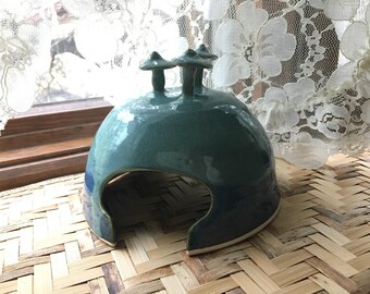 Porcelain Toad House in Misty Blue