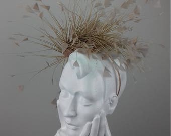 Elegant and dramatic fascinator suitable for Ascot, Dubai World Cup, The Curragh, Cheltenham Races,Melbourne Cup, wedding guest