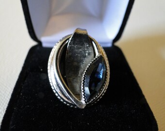 Vintage silvertone Whiting and Davis ring with deep blue gemstone