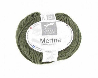 Ball of yarn to knit horse white MERINA cardinal 013