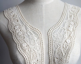 a pair ( 2pcs) of Detachable collar off white lace collar peter pan collar C7