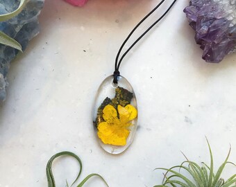 Resin Golden Blossom Necklace
