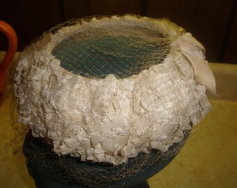 vintage ladies hat white straw like netting eddi