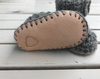 Baby booties, crib shoes, baby shoes, baby shower gift, crochet baby shoes, crochet baby booties, wool baby shoes, size 0-3 months