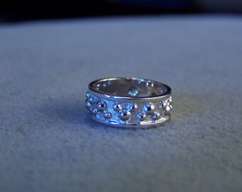 Vintage Sterling Silver eternity raised Relief bead wedding bold band ring, Size 5