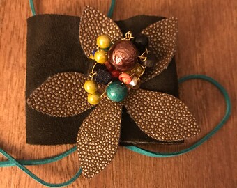 Flower cuff
