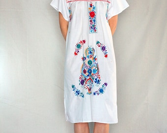SALE Vintage 70's Mexican Hand Embroidered Peasant Dress / Mexican Market Dress / 70's Boho Mexican Caftan /Oaxacan Embroidered Dress