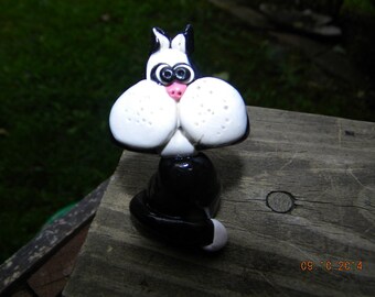 Black and White Kitty Scupture