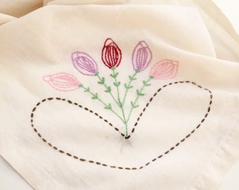 Vintage Tablecloth, Vintage Hand Embroidered Tablecloth, Vintage Table Linens, Embroidered Table Cloth, Vintage Linens, Antique Linens