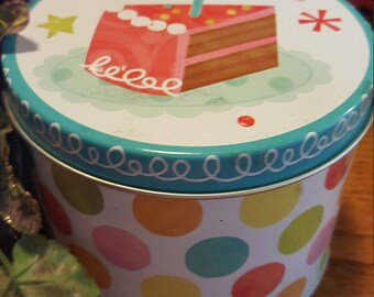 Birthday Cake Parasoy Blend Wax Tin Candle 16 oz