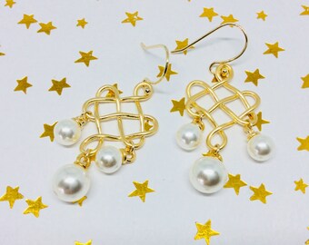 Delicacy and grace to this pendant gold plated beads