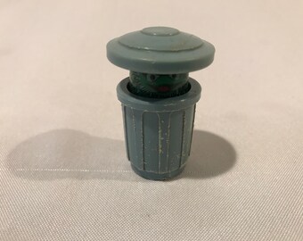 Fisher Price Little People #938 Play Family Sesame Street Apartment OSCAR the GROUCH No Lid HANDLE
