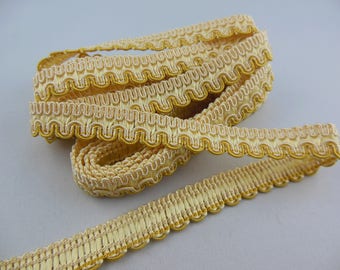Stripe upholstery off white / gold