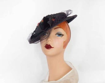 1930s tilt hat, vintage 30s navy blue straw, velvet underbrim, Bernays