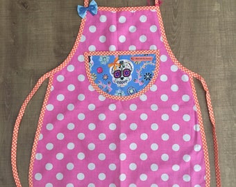 Apron pink with polka dots and skull