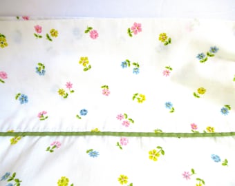 Vintage bed sheet, twin bedding, sheet tablecloth, vintage fabric, boho bed sheet, twin bed size, country bed sheet, cream flower fabric,