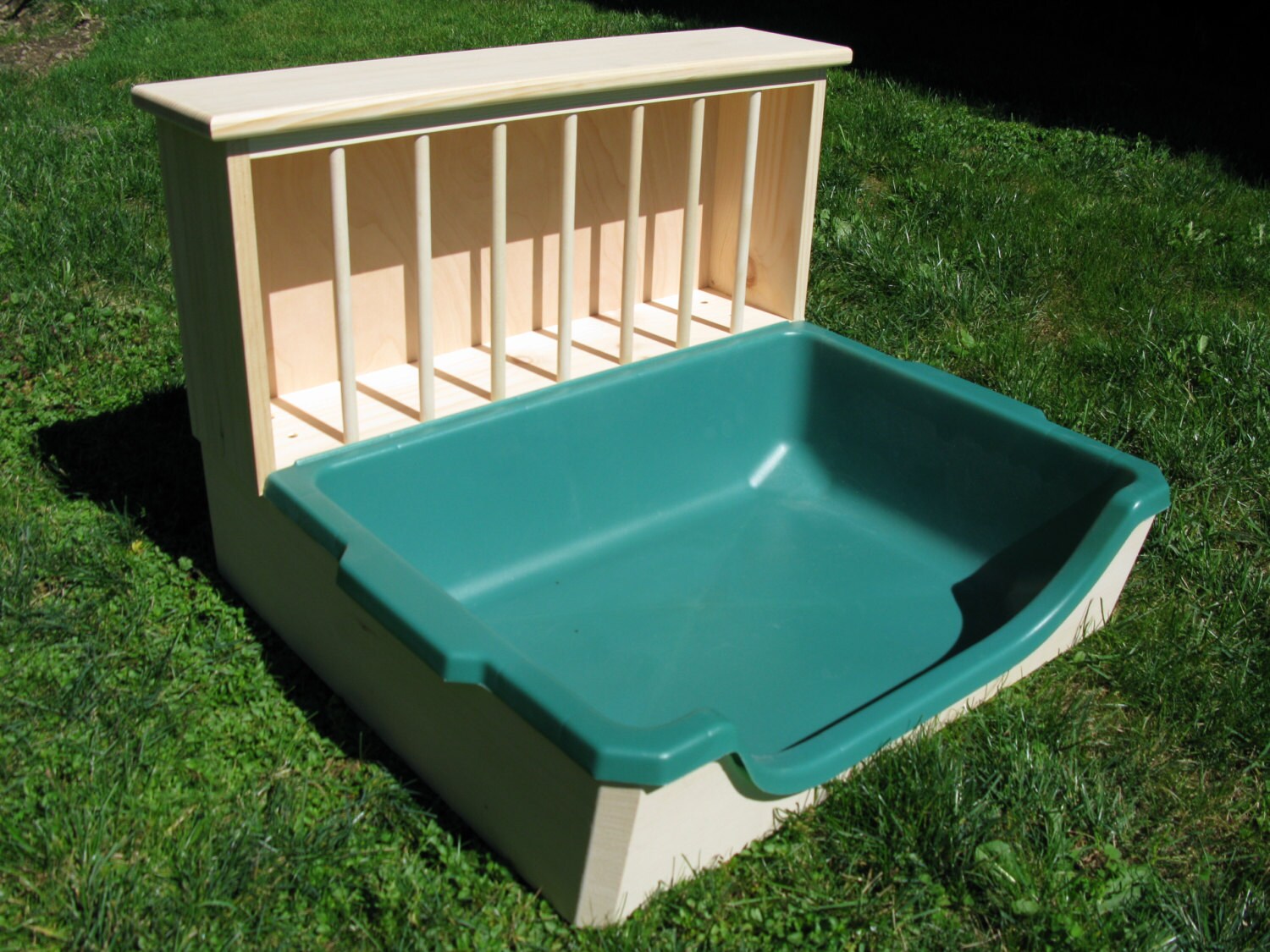 XL Easy Entry Hay Feeder / Litter Pan Combo