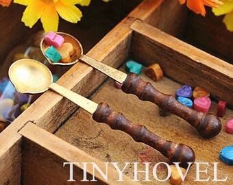 Vintage Retro Wax Spoon Round Metal