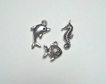 2 silver metal charms * choice: seahorse, fish or dolphin